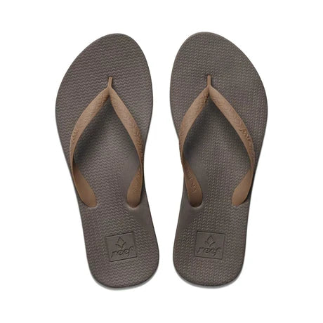 Reef Seaside Plus women's thongs in Cocoa – angled view