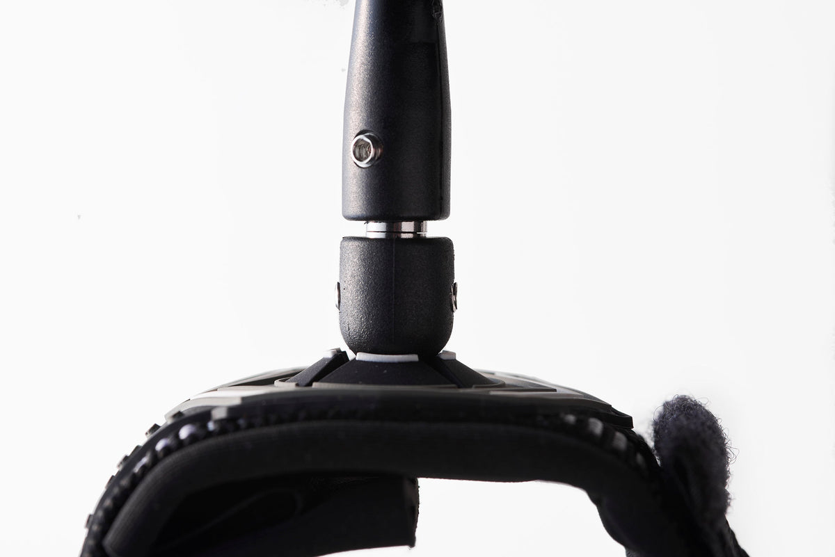 Balin Longboard Comp 5.5mm Leash 9ft, close-up of the black cuff and swivel connection