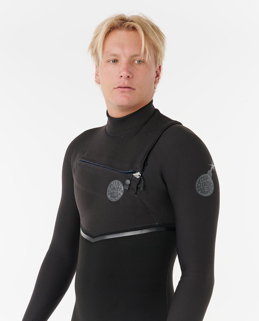 Chest zip and collar detail on the black Rip Curl E-Bomb 17RMFS wetsuit