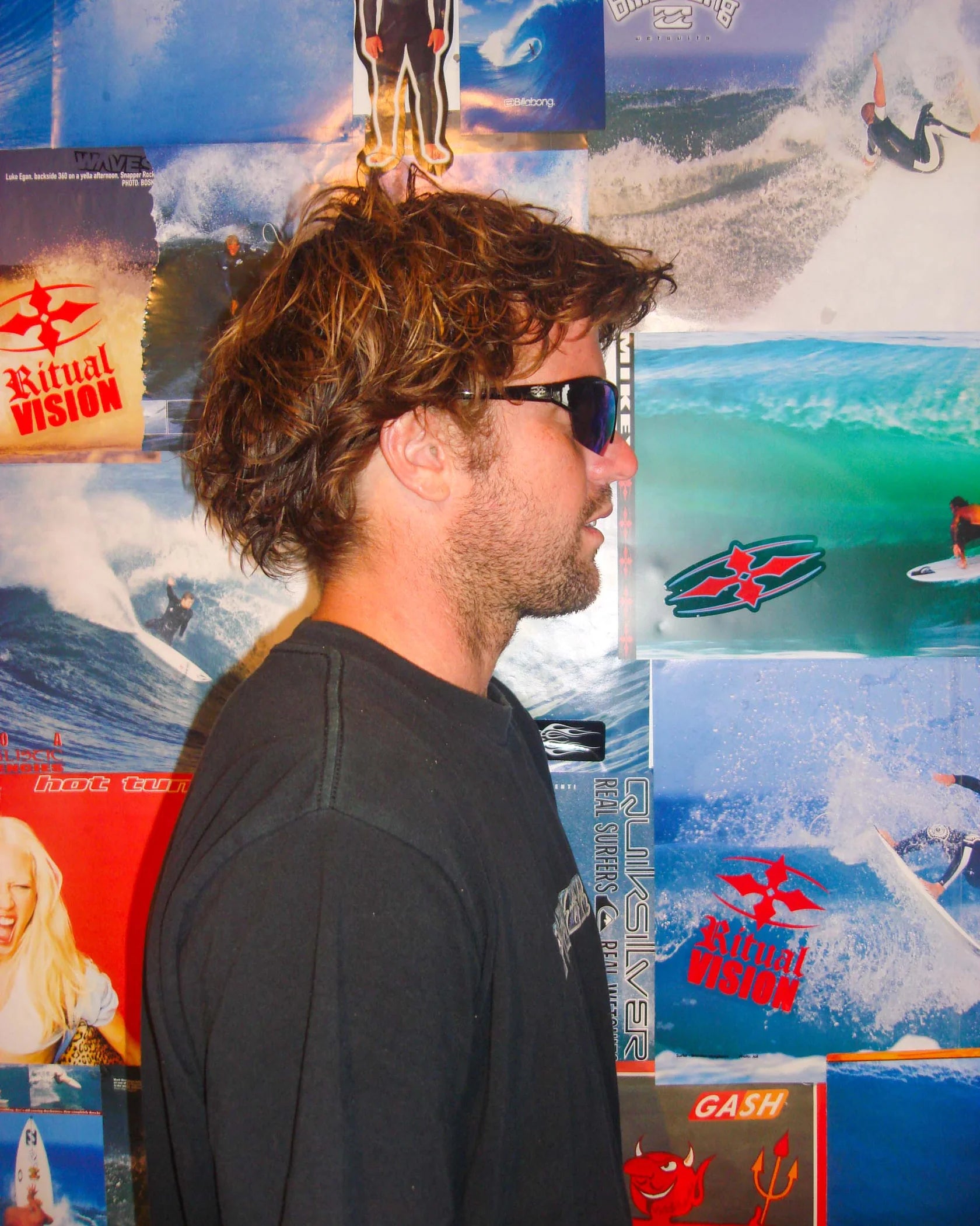 Side portrait of model wearing Ritual Vision Break & Enter Sunglasses in Polished Black / Reflective Blue shed nine